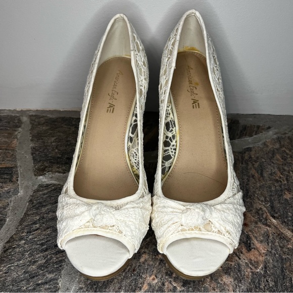 #168 American Eagle by Payless Cream Lace Platform Heels with Knot - Picture 2 of 10